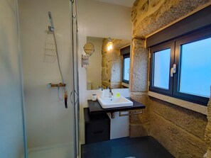 Shower, hair dryer, towels