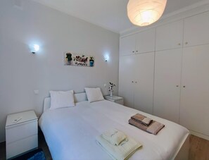 3 bedrooms, iron/ironing board, Internet, bed sheets
