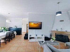 TV, peis og bordtennis