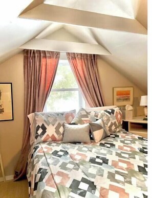 3 bedrooms, travel cot, free WiFi, bed sheets