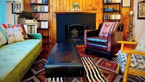 Smart TV, fireplace, books, music library