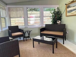 Interior - Clean & Convenient - Dogs stay free! (Brattleboro)