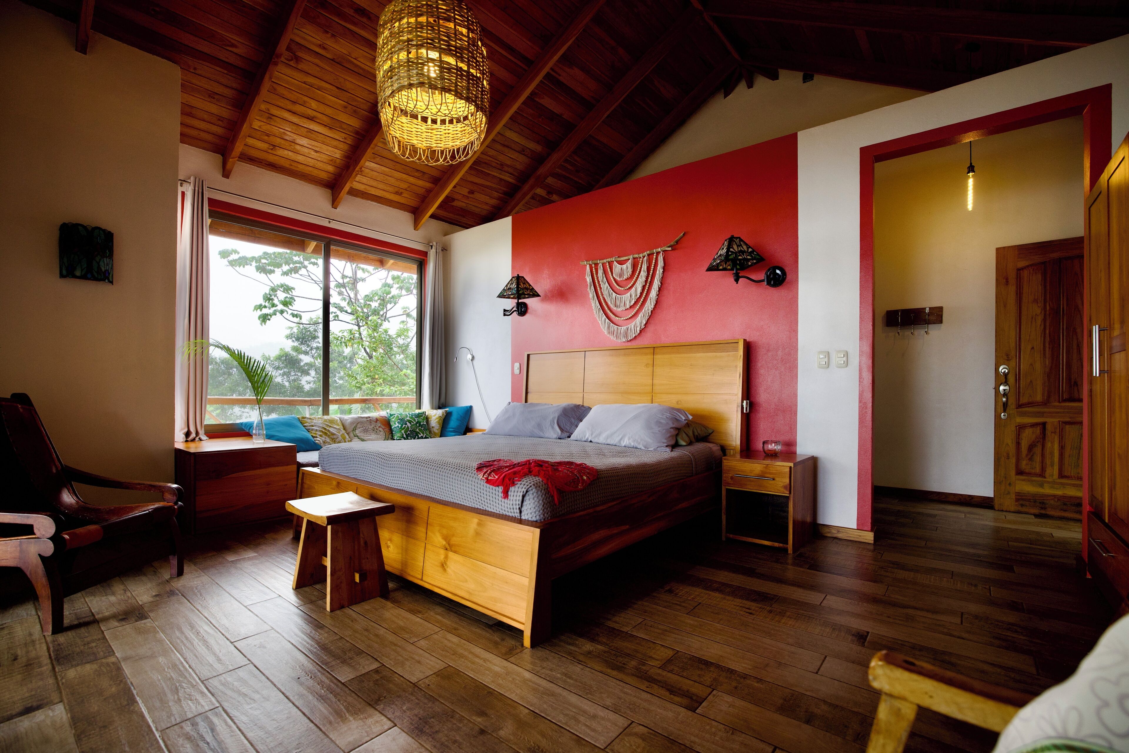 1 bedroom, desk, WiFi, bed sheets