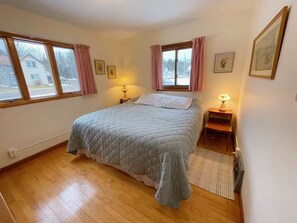 3 bedrooms, iron/ironing board, WiFi