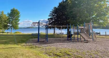 Cozy cottage by the lake