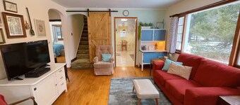 Cozy cottage by the lake