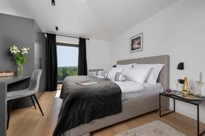 4 habitaciones, escritorio, tabla de planchar con plancha y wifi gratis 