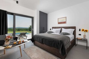 4 Schlafzimmer, Schreibtisch, Bügeleisen/Bügelbrett, kostenloses WLAN