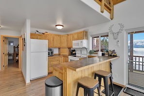 Private kitchen - Stunning A-Frame Retreat on Lake Pend Oreille – Sagle, Idaho (Sagle)
