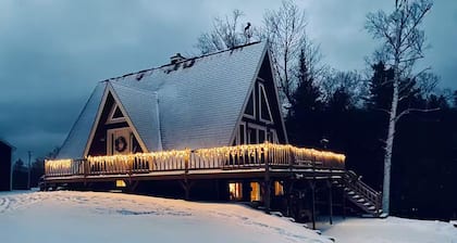 Cedar A-frame cabin with finished bunkhouse, sleeps 14. WiFi, AC in Glover, VT
