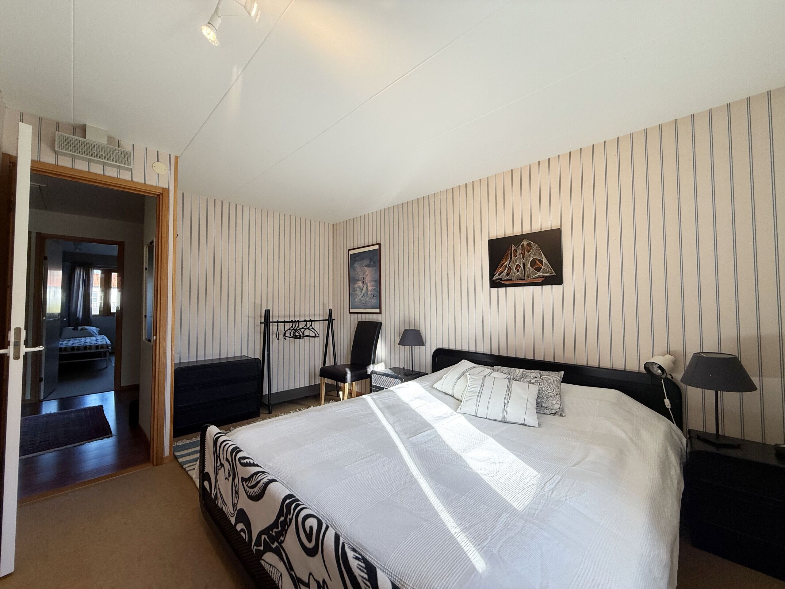 4 habitaciones, tabla de planchar con plancha y wifi gratis 