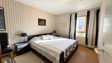 4 bedrooms, iron/ironing board, free WiFi