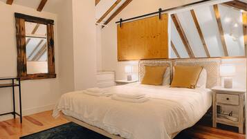 2 slaapkamers, een strijkplank/strijkijzer, internet, beddengoed