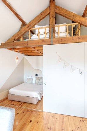 2 soverom, strykejern/-brett, internettilgang og sengetøy