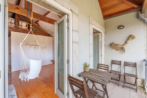 Outdoor dining - VIVA Boho Chic Apartment (Porto)