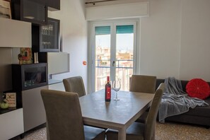 Dining - Bright apartment in the PIGNETO (Roma)