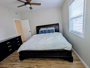 3 Schlafzimmer, Schreibtisch, kostenloses WLAN, Bettwäsche