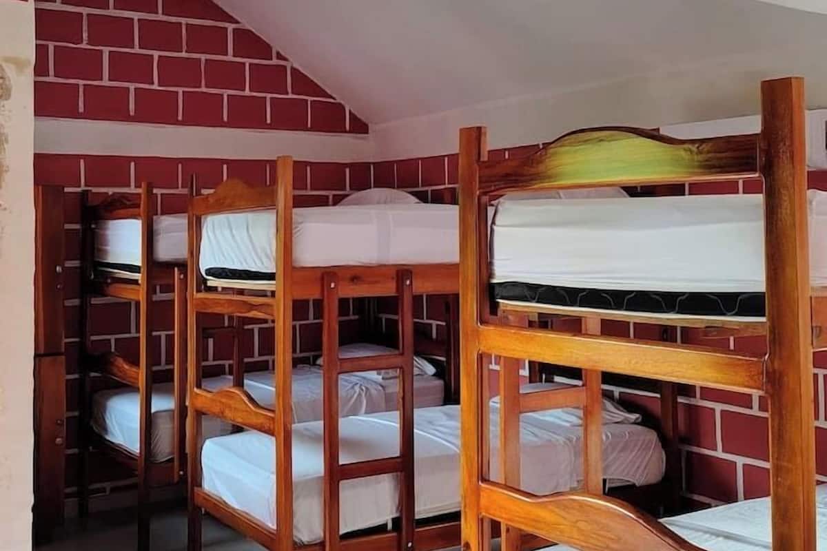 Dormitorio condiviso Comfort, vista piscina