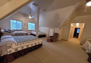 3 makuuhuonetta, silitysrauta/-lauta, vauvan matkasänky, ilmainen Wi-Fi