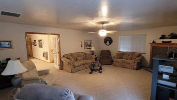TV, fireplace