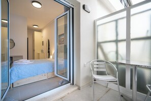 1 bedroom, bed sheets