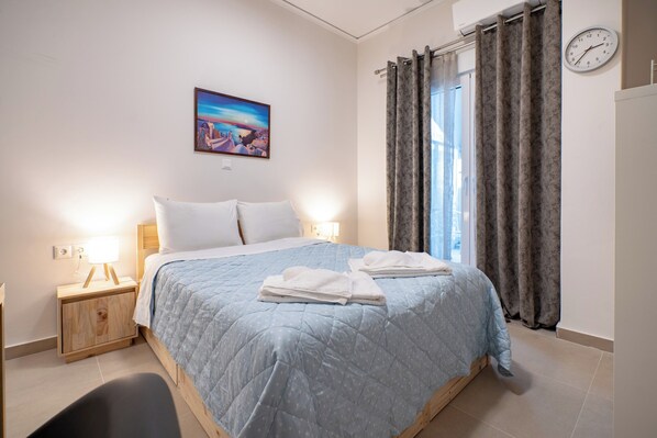 1 bedroom, bed sheets