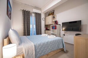 1 bedroom, bed sheets