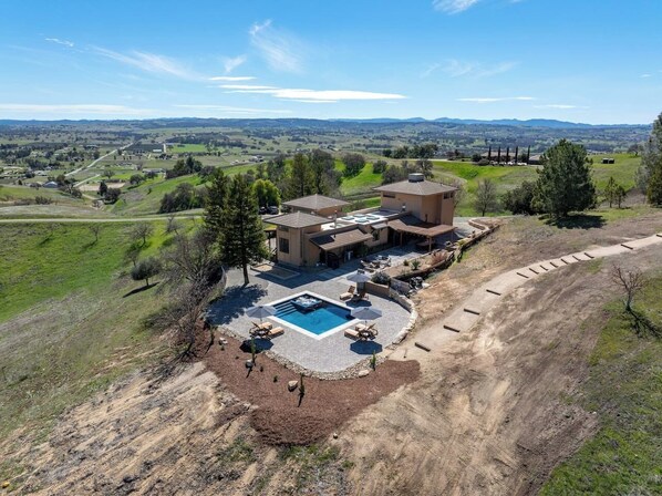 Exterior - Hilltop Haven: Panoramic Views & Endless Adventure (Paso Robles)