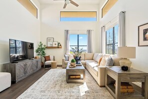 Smart TV, books, stereo, offices