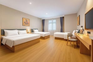 A hotel room with a large bed, a smaller bed, a desk, and a chair. - 7 Days Hotel (Penglaige Street Dengzhou Road Market Branch, Penglai) (Yantai)