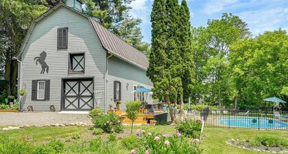 Adorable Walkable Paradise w/ Deck & Pool!