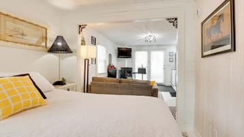 Desk, iron/ironing board, WiFi, bed sheets