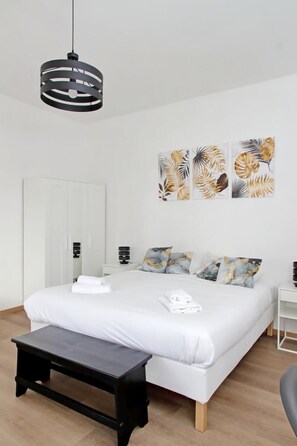 2 bedrooms, iron/ironing board, WiFi, bed sheets