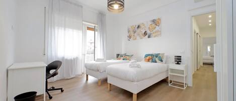 4 slaapkamers, een strijkplank/strijkijzer, wifi, beddengoed