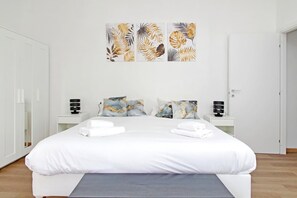 4 bedrooms, iron/ironing board, WiFi, bed sheets - Trastevere 3 by Flatinrome (ROMA)