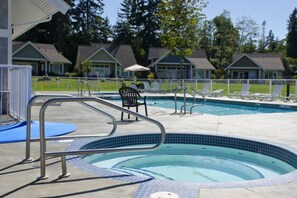 Pool - Seaside Villa - Sleeps 7 (Qualicum Beach)