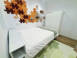 2 bedrooms, iron/ironing board, WiFi, bed sheets