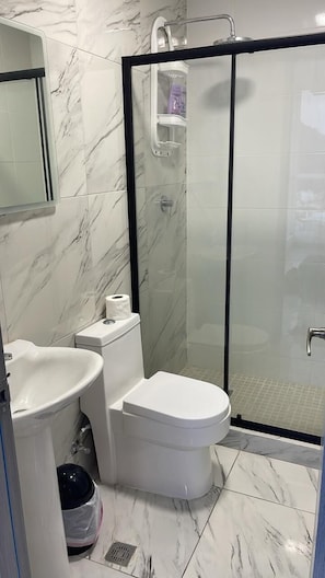 Towels, soap, toilet paper - Departamento Moderno-The Sands 2115 (Panama City)