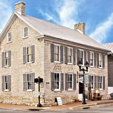 外観. Fully Furnished 1 Bedroom Flat in Historic Downtown New Market