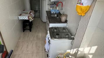 Geladeira, micro-ondas, fogão, cooktop