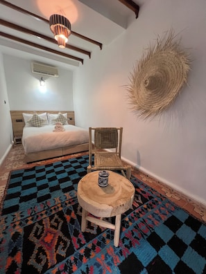 8 bedrooms, iron/ironing board, WiFi, bed sheets