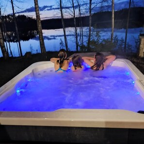 Outdoor spa tub - Villa Joutsen in Saimaa with jacuzzi (Vuoriniemi)