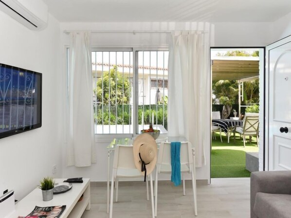Bungalow, 4 chambres | Coin séjour