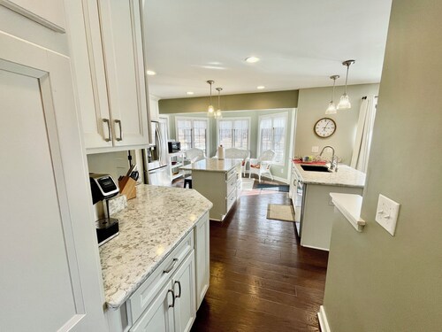 5-Bedroom Estate – 12 acres, Huge Space, Fast WiFi, Fitness Room, & More!