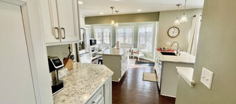 5-Bedroom Estate – 12 acres, Huge Space, Fast WiFi, Fitness Room, & More!