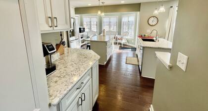 5-Bedroom Estate – 12 acres, Huge Space, Fast WiFi, Fitness Room, & More!