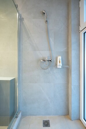 Hair dryer, towels, soap, toilet paper - Comfy Studio with private terrace by MPS (Athina)