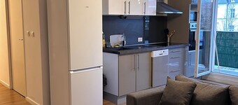 Large 15.47m2 bedroom in shared apartment