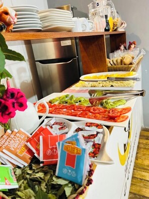 Free daily continental breakfast - Ecoterra hoteles Plaza (Cusco)