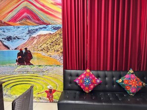 60-cm Smart TV with digital channels, first-run movies -  Hotel Ecoterra  San Francisco (Cusco)